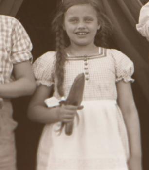 Preview: altes Negativ - Kinder stehen stramm vor ihrem Zelt